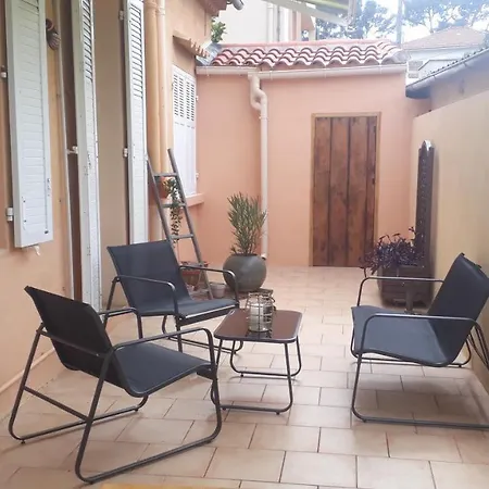 La Petite Maison Holiday home La Seyne-sur-Mer